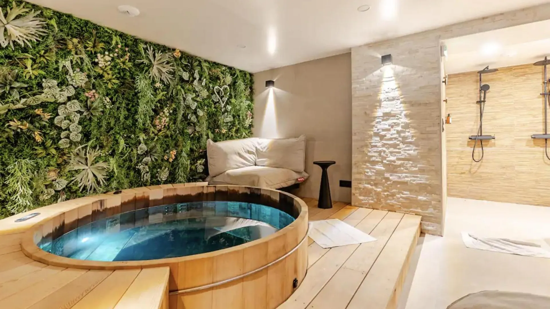 Atypik Hotel Clichy 3*,  Francia