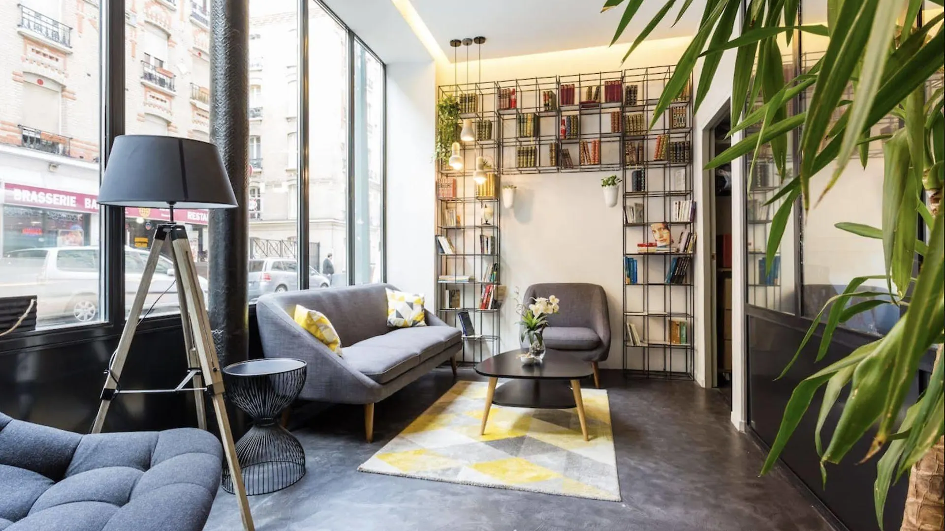 ***  Atypik Hotel Clichy Francia